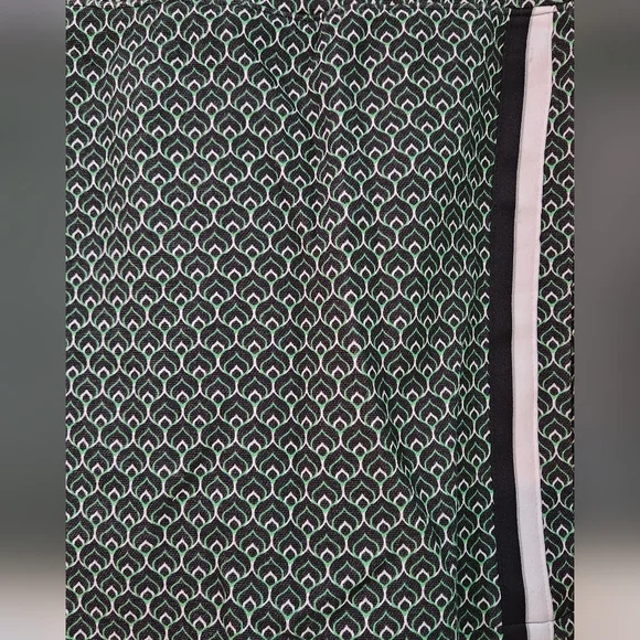 Women's Talbots Green, Black And White Design Skort, Size Large - Picture 3 of 9